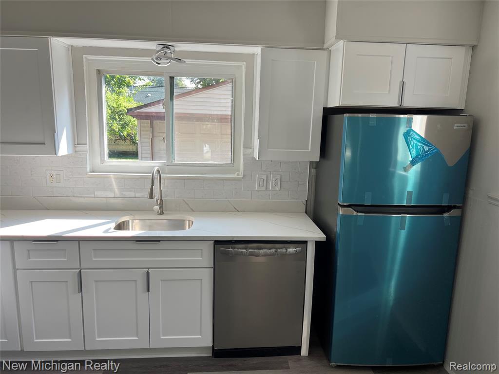5709 WEDDELL Street, Dearborn Heights, MI 48125 — Photo 9