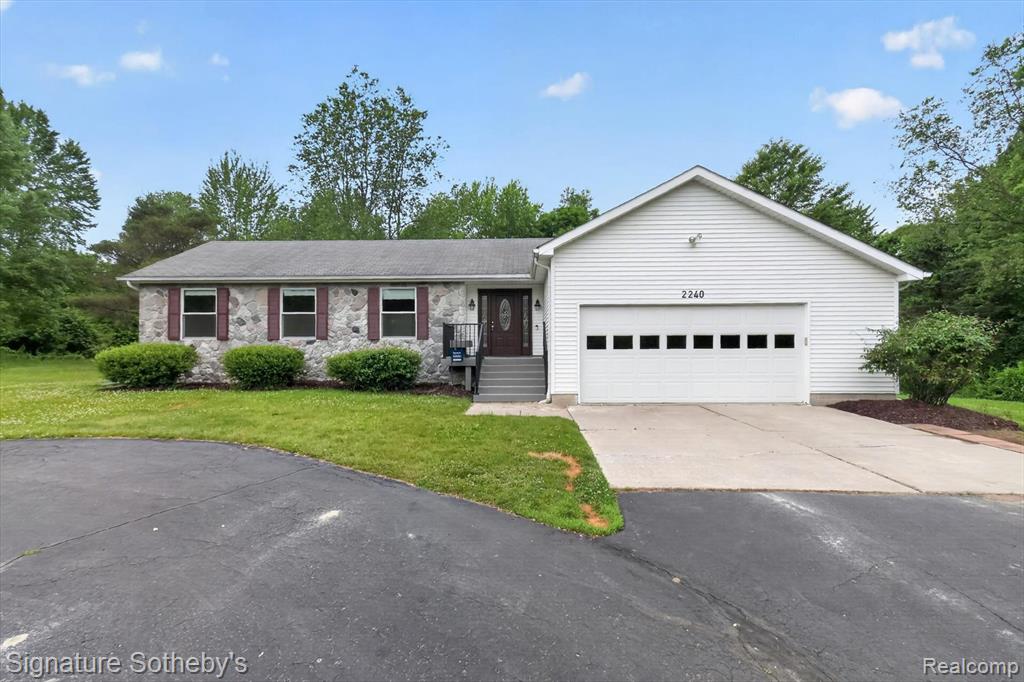 2240 Hidden Lake Trail, Ortonville, MI 48462