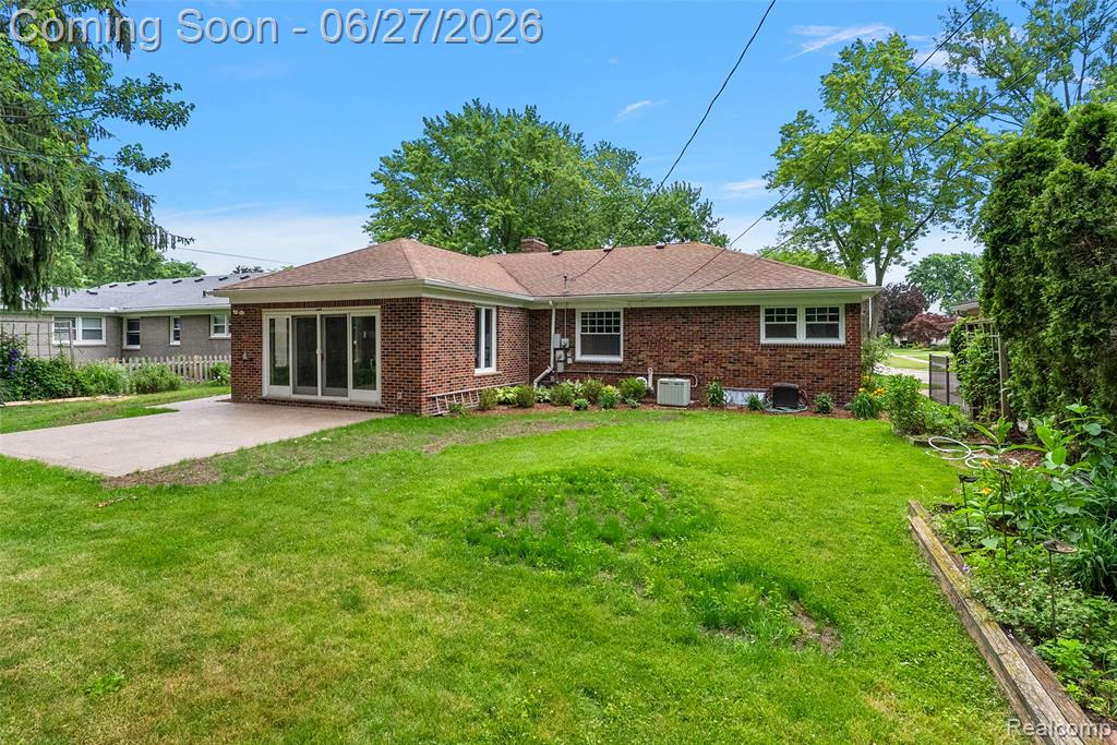 21235 River Road, Grosse Pointe Woods, MI 48236 — Photo 34