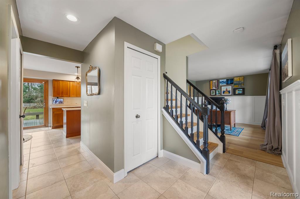 9043 Woods Edge Drive, Commerce Twp, MI 48382 — Photo 5