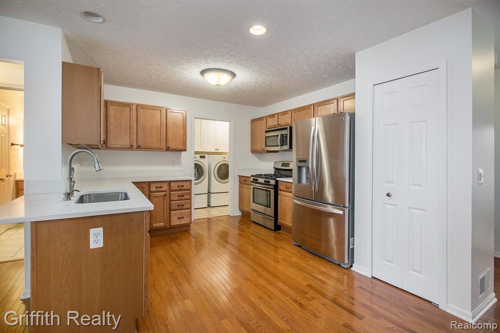 98 SEDUM, Howell, MI 48843 — Photo 8