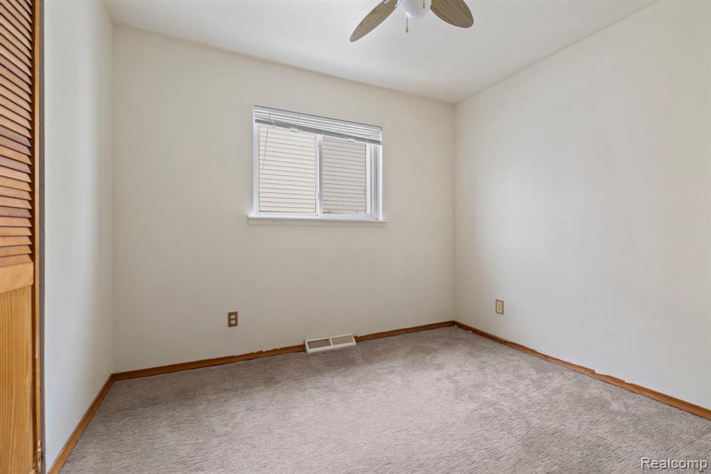 6039 N Silvery Lane, Dearborn Heights, MI 48127 — Photo 17