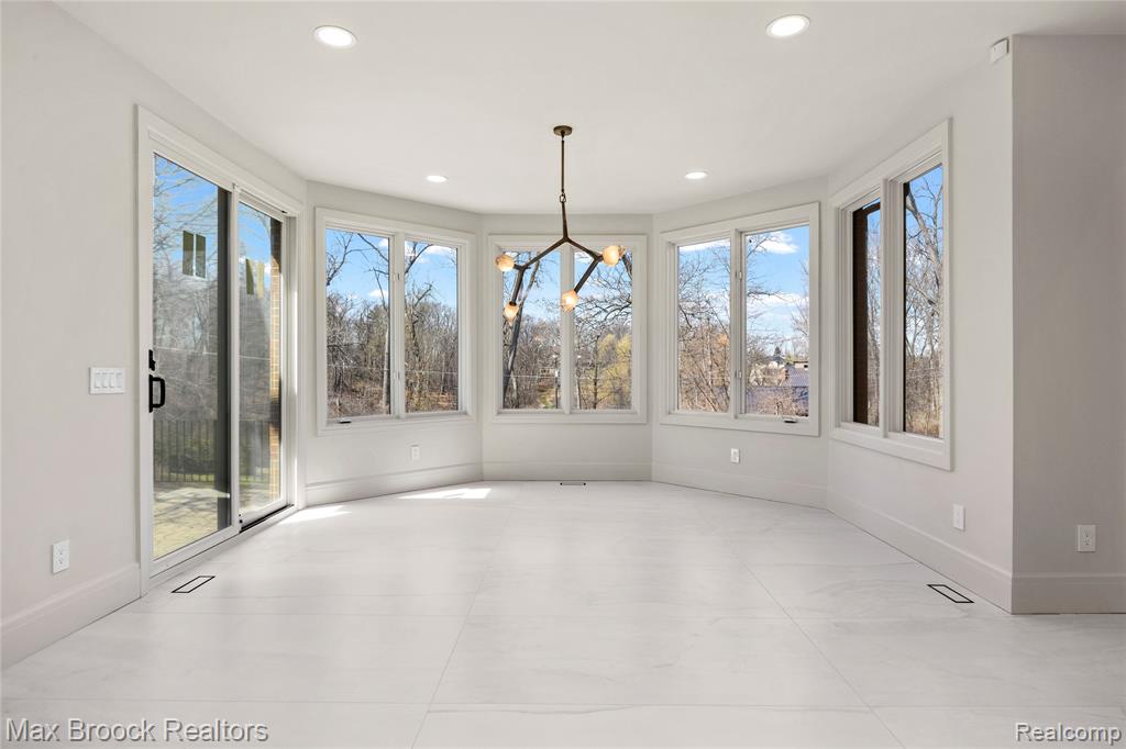 1888 W Tahquamenon Court, Bloomfield Hills, MI 48302 — Photo 17