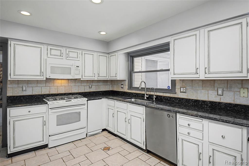 6380 Wellesley Terrace, Clarkston, MI — Photo 12