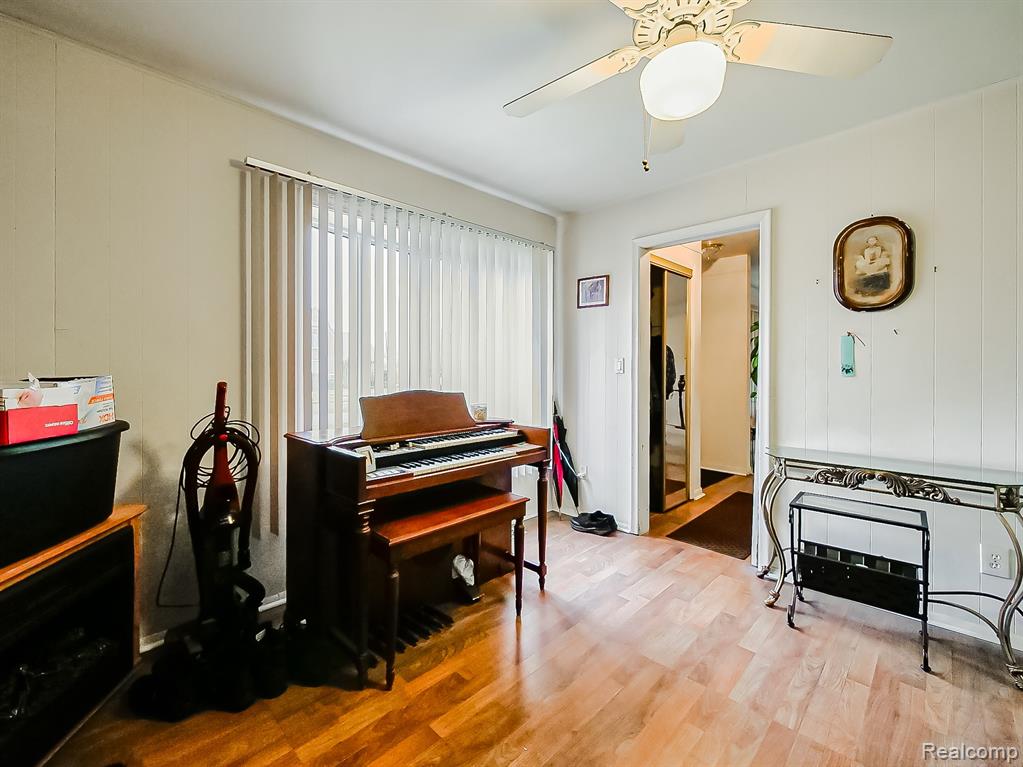 16870 Shaftsbury Avenue, Detroit, MI 48219 — Photo 11
