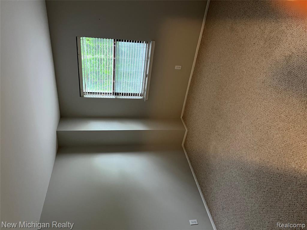 5658 DRAKE HOLLOW Drive E, West Bloomfield, MI — Photo 28