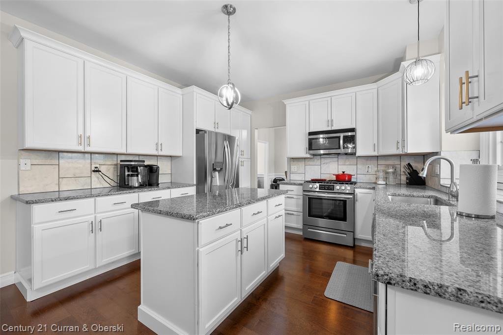 48279 Chesterfield Drive S, Dearborn, MI 48187 — Photo 17