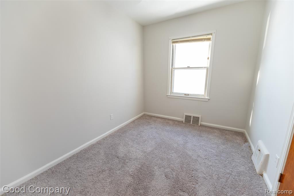 18953 Woodcrest Street, Harper Woods, MI 48225 — Photo 35