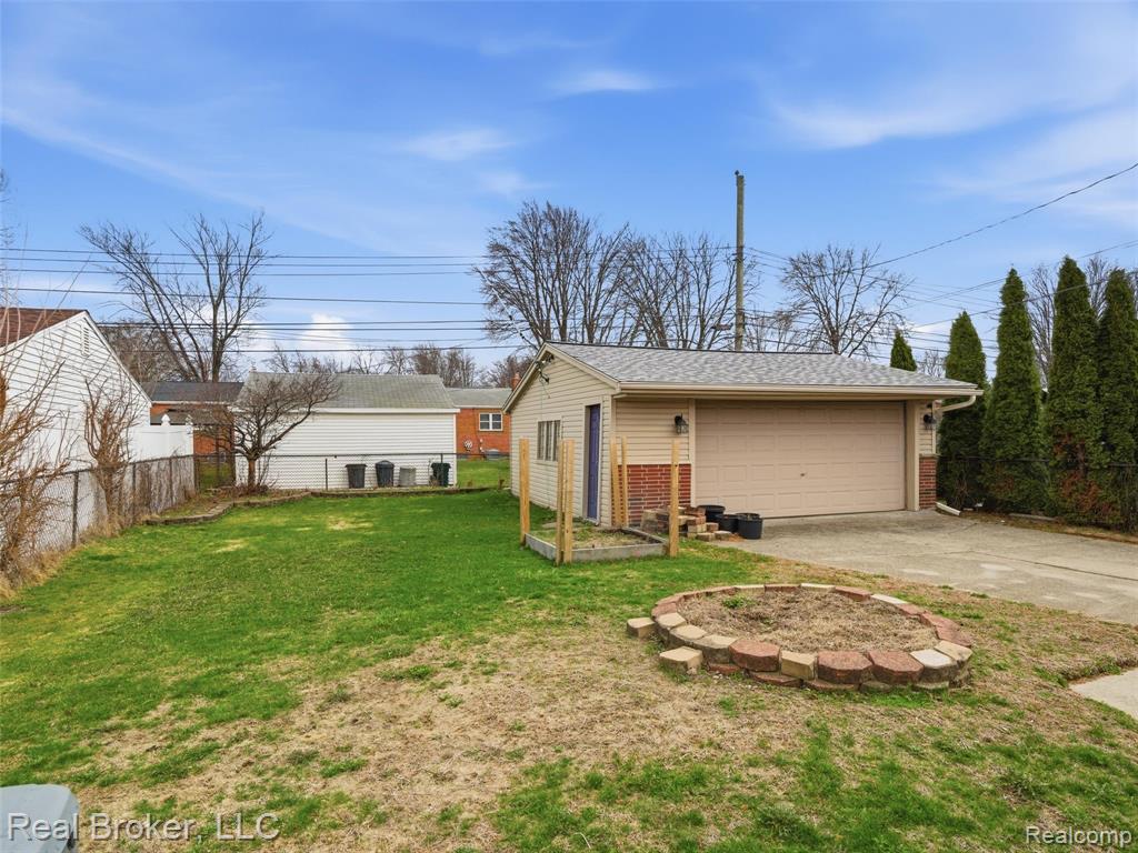 1584 Beaupre Avenue, Madison Heights, MI 48071 — Photo 24