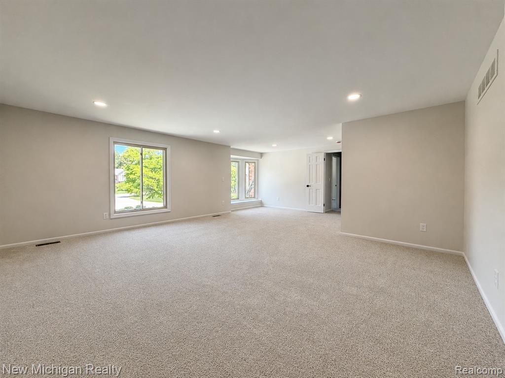 650 Deerfield Court, Rochester Hills, MI 48309 — Photo 21