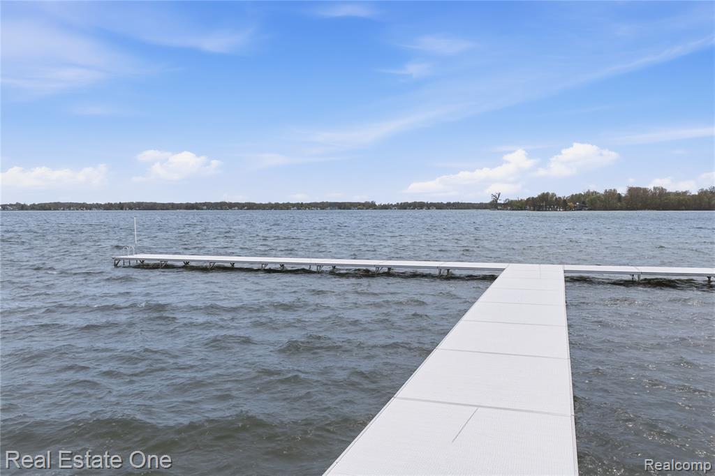 402 Old Pine Way, Walled Lake, MI 48390 — Photo 27