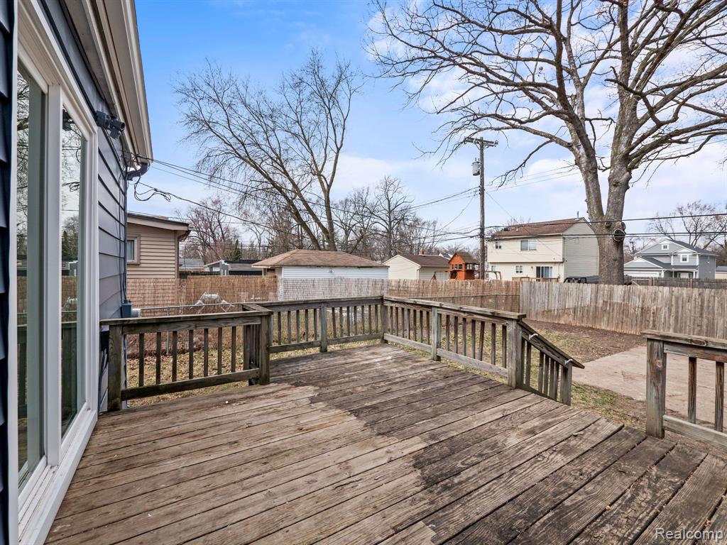 446 W BERNHARD Avenue, Hazel Park, MI 48030 — Photo 4