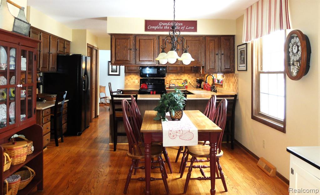 8180 SLEEPY TIME Court, Clarkston, MI 48348 — Photo 11