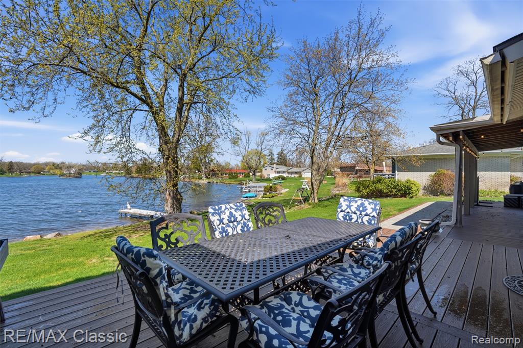 547 Deer Run, White Lake, MI — Photo 44