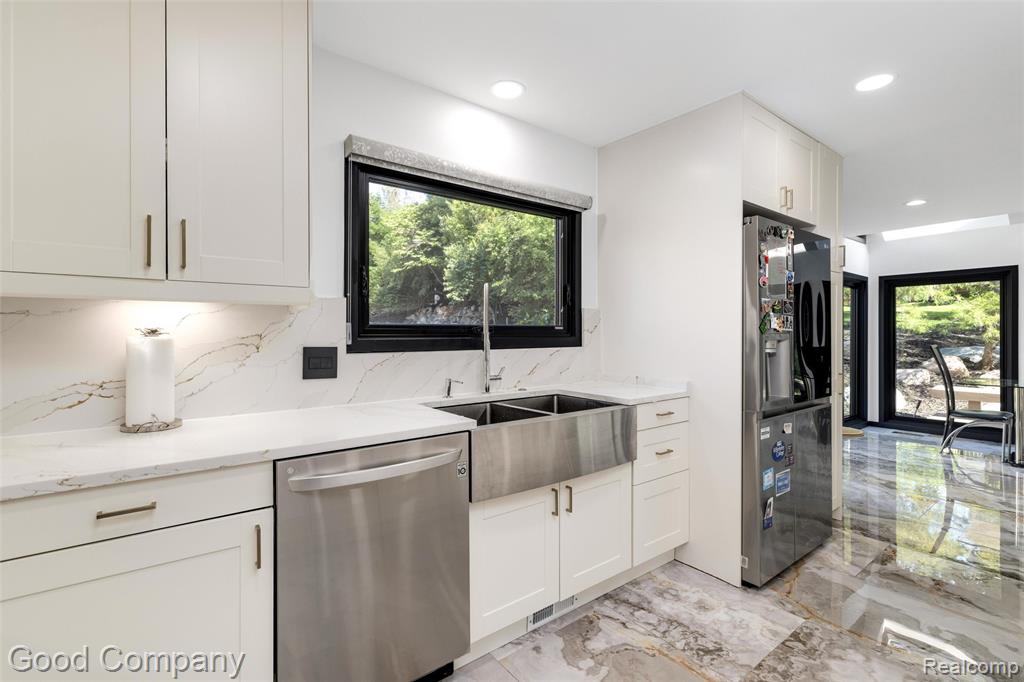 3176 Chambord Drive, West Bloomfield, MI 48323 — Photo 13