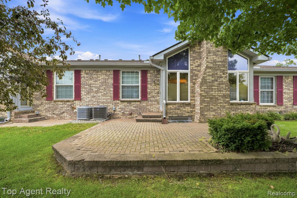 48659 Sundance Court, Utica, MI 48315 — Photo 38