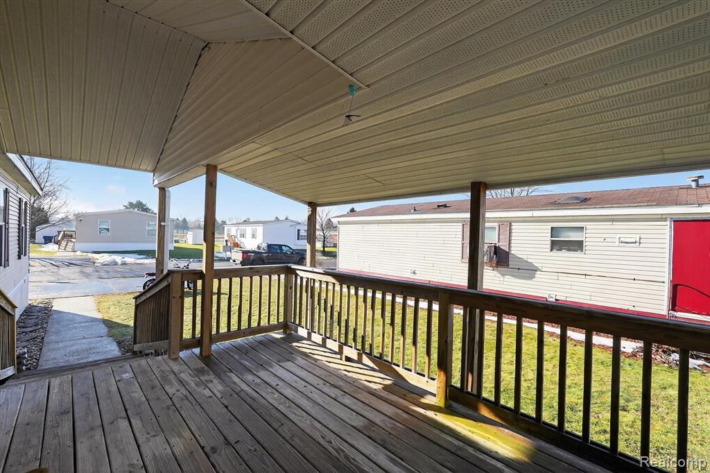 3612 Hawthorne St, Clarkston, MI 48348 — Photo 2