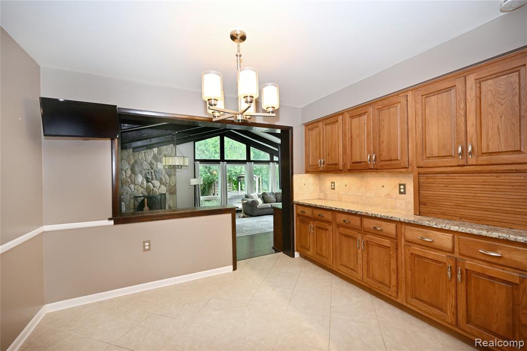 31310 Foxboro Way, Beverly Hills, MI 48025 — Photo 12