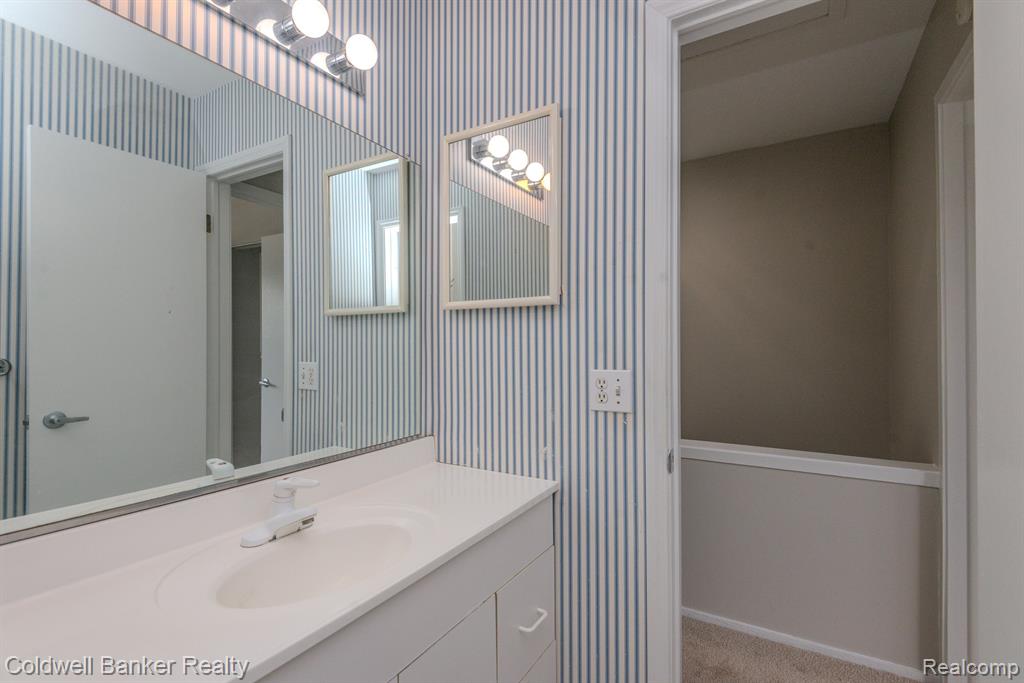 759 PENINSULA, Ann Arbor, MI 48105 — Photo 34