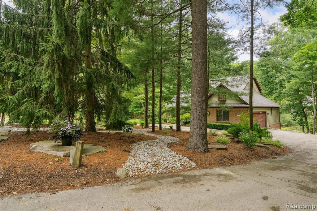 599 Nakomis Trail, Lake Orion, MI 48362 — Photo 4