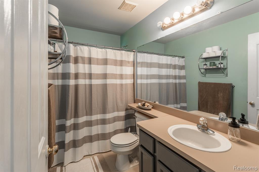 8472 FARM Lane, Ypsilanti, MI 48197 — Photo 22