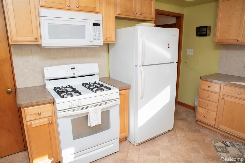 9807 Seavitt Drive, Allen Park, MI 48101 — Photo 8