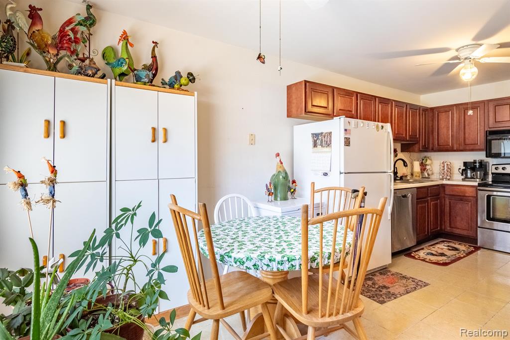 16233 TERRACE VILLAGE Drive, Taylor, MI 48180 — Photo 9