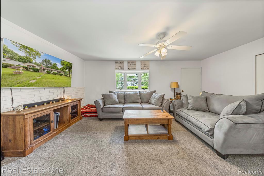 7241 Richardson Road, West Bloomfield, MI 48323 — Photo 4