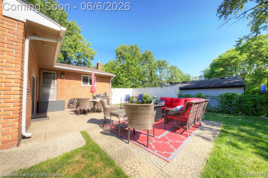 373 Tilmor Drive, Waterford, MI 48328 — Photo 45