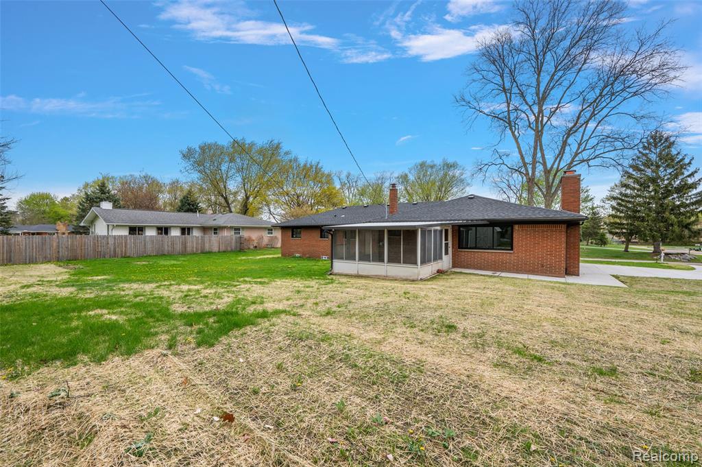 6141 Paramus, Clarkston, MI — Photo 3