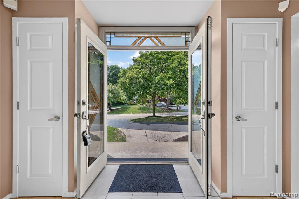 6153 Pickwood Drive, West Bloomfield, MI — Photo 3