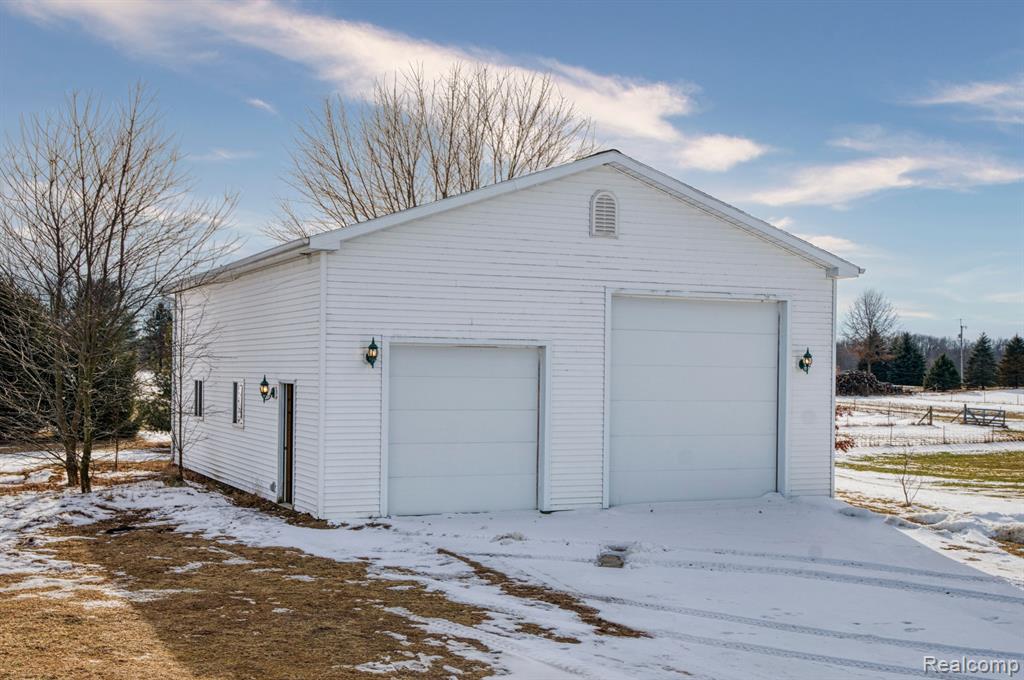 1052 E DEXTER Trail, Dansville, MI 48819 — Photo 43