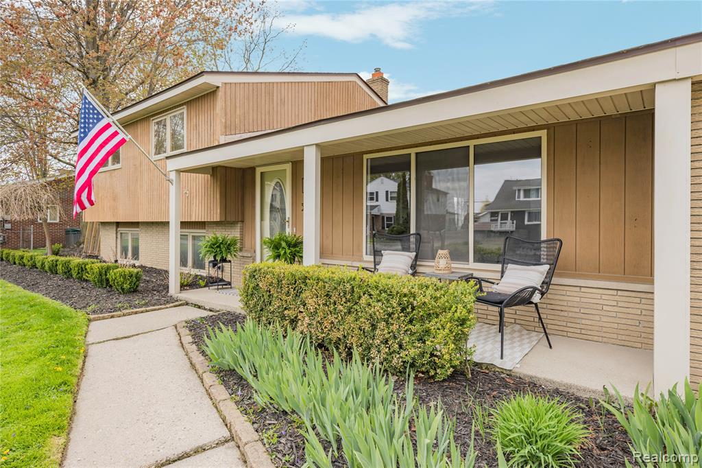 38027 Mallast Street, Harrison Township, MI — Photo 4