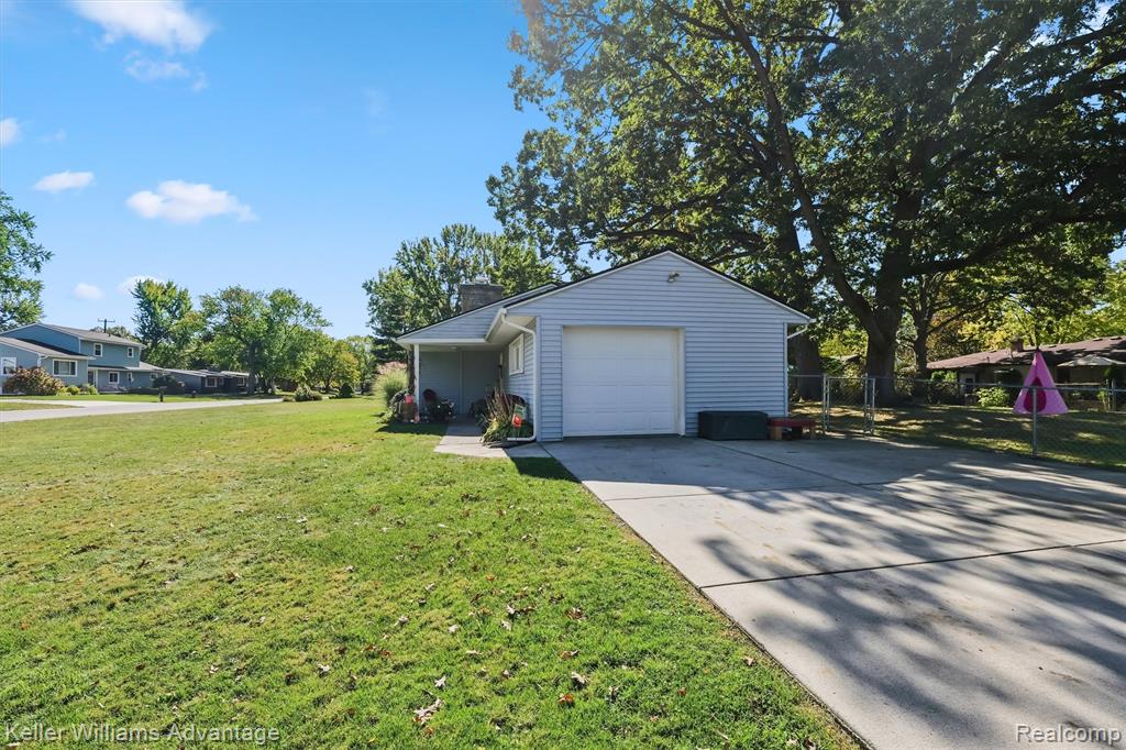 671 E Crest Lane, South Lyon, MI 48178 — Photo 47