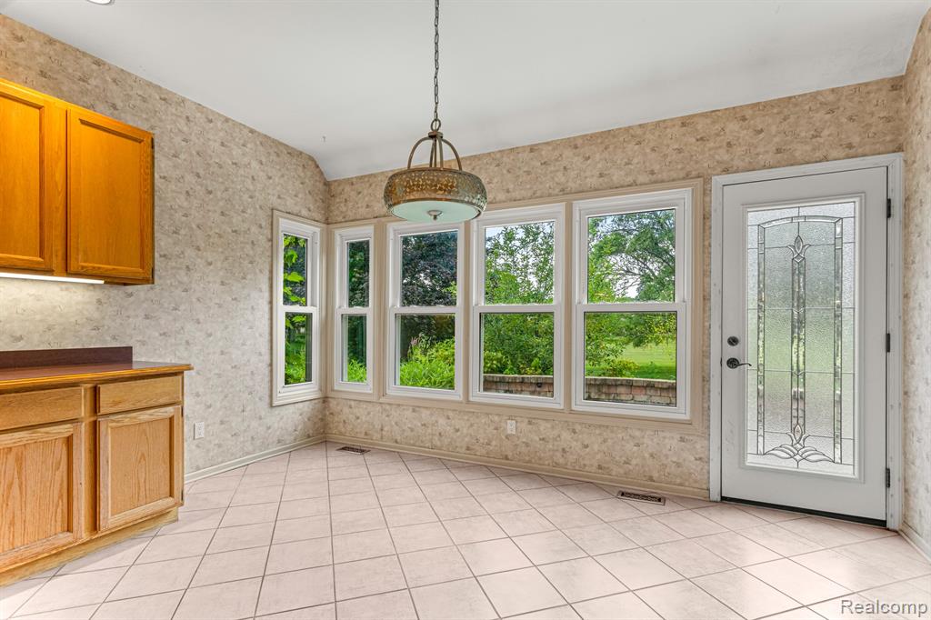 47553 TEN POINT Drive, Canton, MI 48187 — Photo 11
