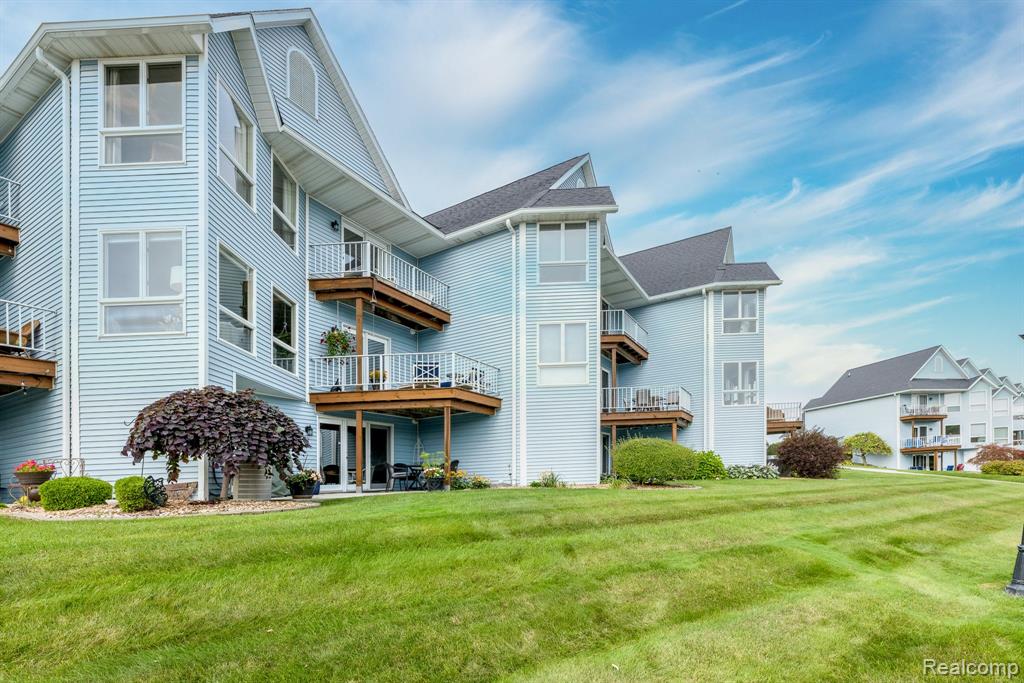 833 N Pointe, Port Huron, MI 48060 — Photo 30