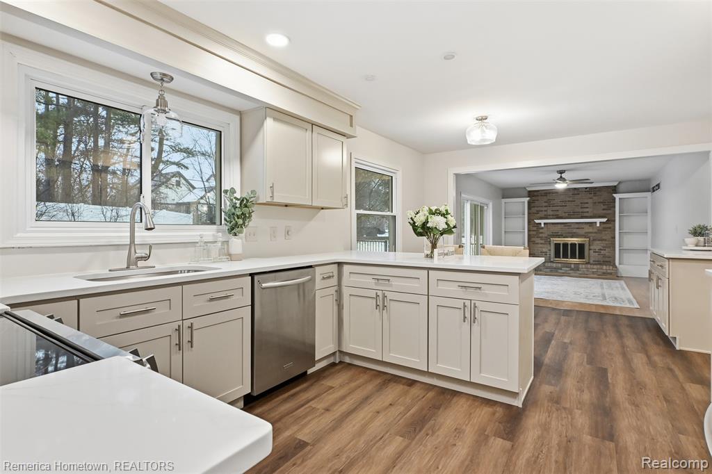 9801 Tennyson Drive, Plymouth, MI 48170 — Photo 8