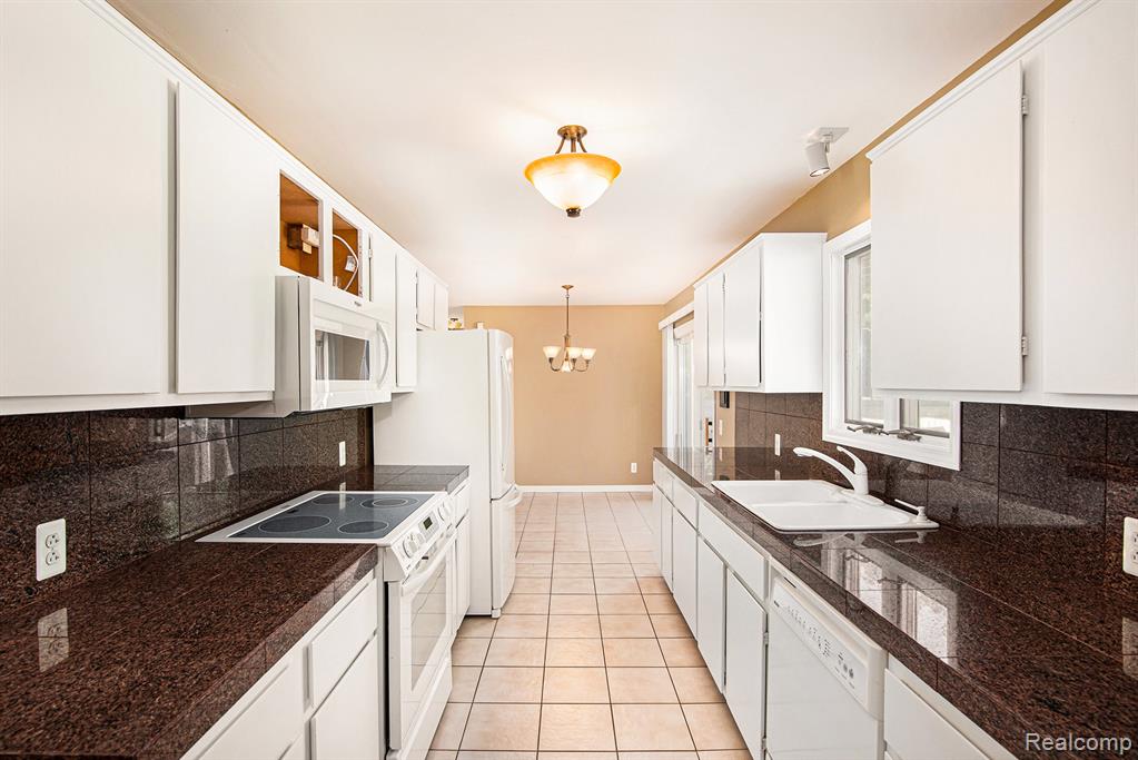 1714 Indian Road, Lapeer, MI 48446 — Photo 10