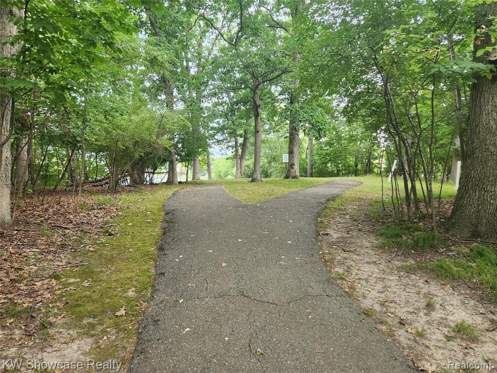4896 Harbor Point Drive Drive, Waterford, MI — Photo 10