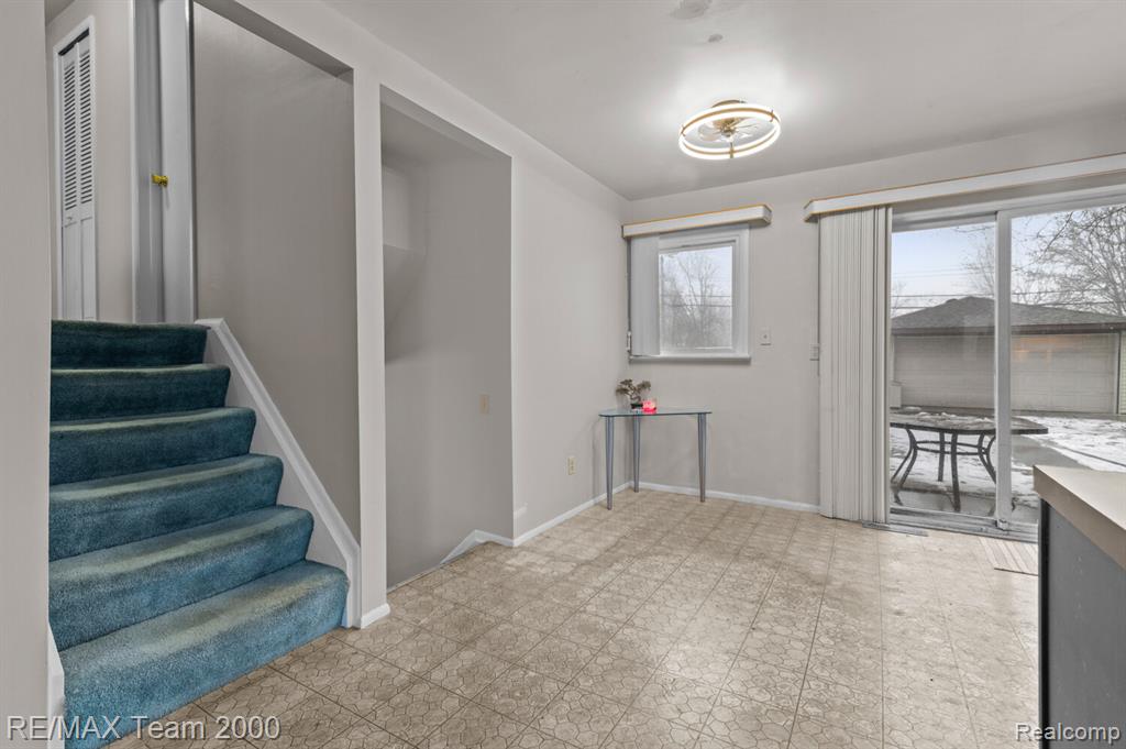 31629 Sweetbriar, Rockwood, MI — Photo 9