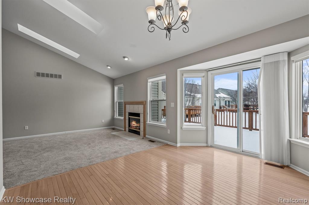 462 Woodhaven Drive, Commerce Twp, MI 48390 — Photo 10