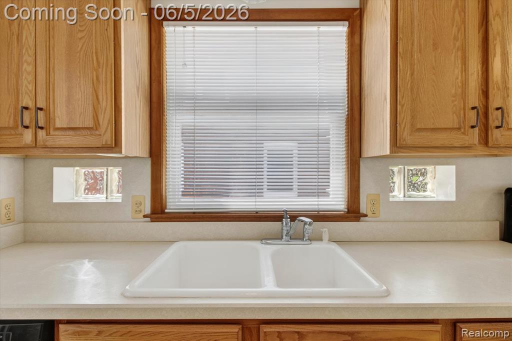 9825 Becker Avenue, Allen Park, MI 48101 — Photo 13