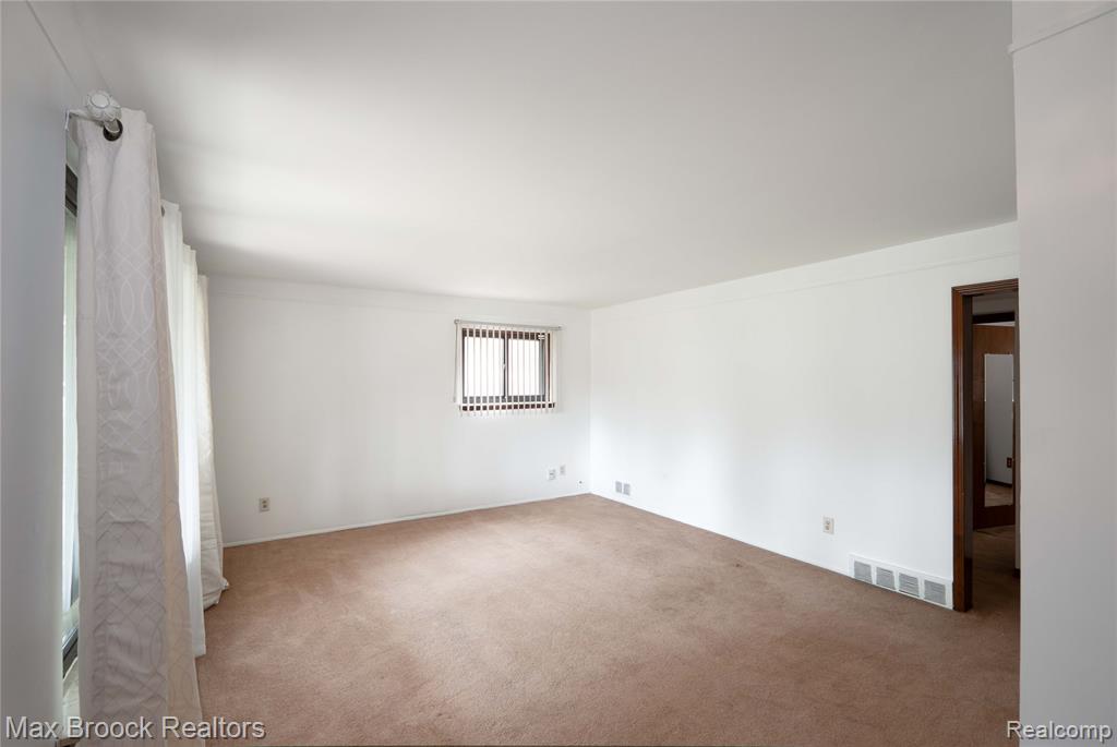 8212 Carrousel Boulevard, Westland, MI — Photo 3