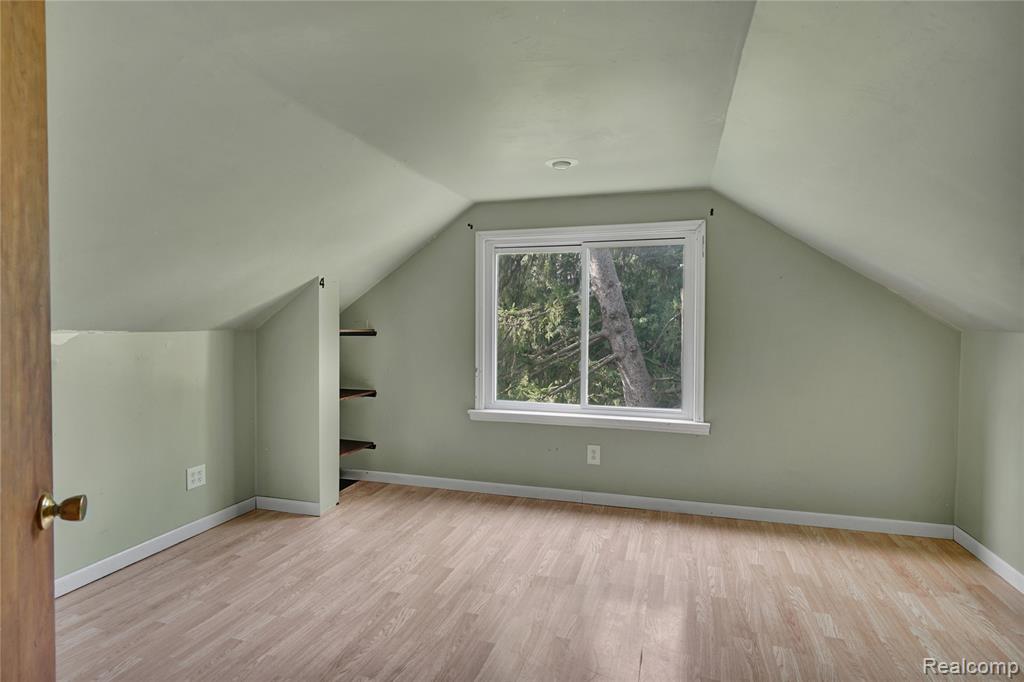 2476 Vandekarr Road, Owosso, MI 48867 — Photo 23