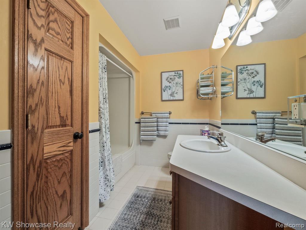 940 Dacea Court, White Lake, MI — Photo 30