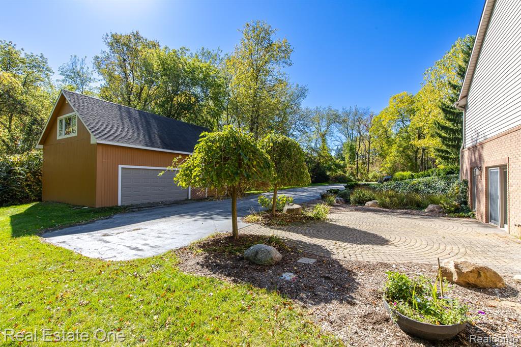 5690 White Lake Road, Clarkston, MI — Photo 80