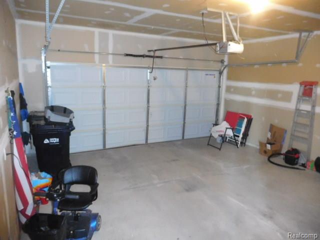 4116 April Lane, 24, Sterling Heights, MI 48310 — Photo 25
