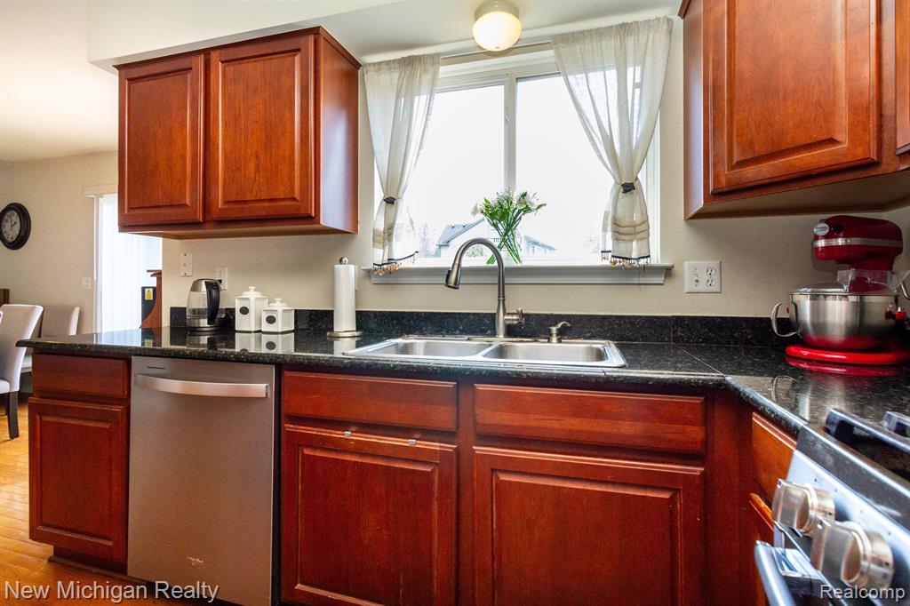 4898 WINDANCER Drive, Ypsilanti, MI 48197 — Photo 12