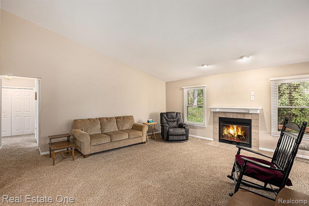 4453 RACEWOOD Drive, Commerce Twp, MI 48382 — Photo 5