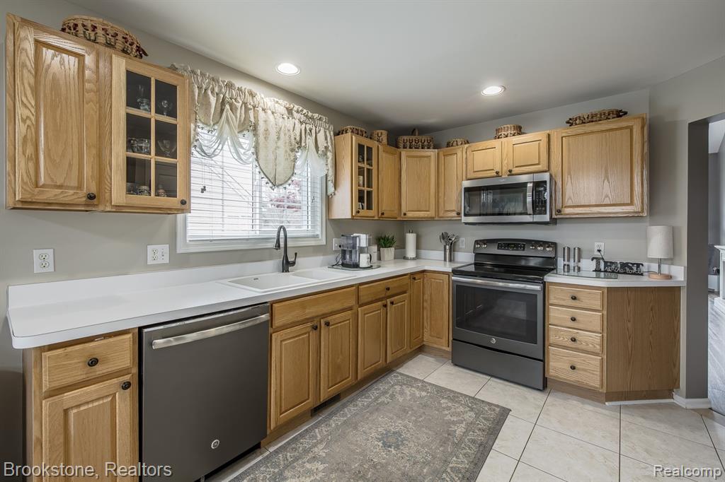 4808 New Haven Drive, Howell, MI 48843 — Photo 8